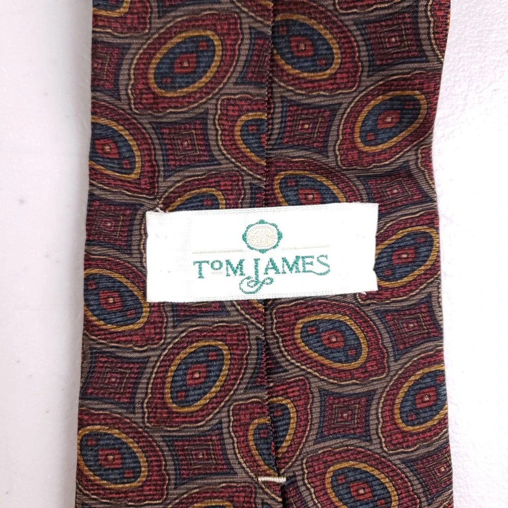 Tom James Mens Silk Tie Burgundy Navy Gold Geometric Medallion Classic 3.75 Inch